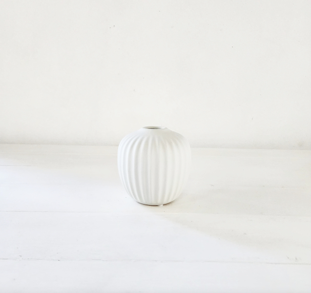 Ceramic Mini Ribbed Budvase - White